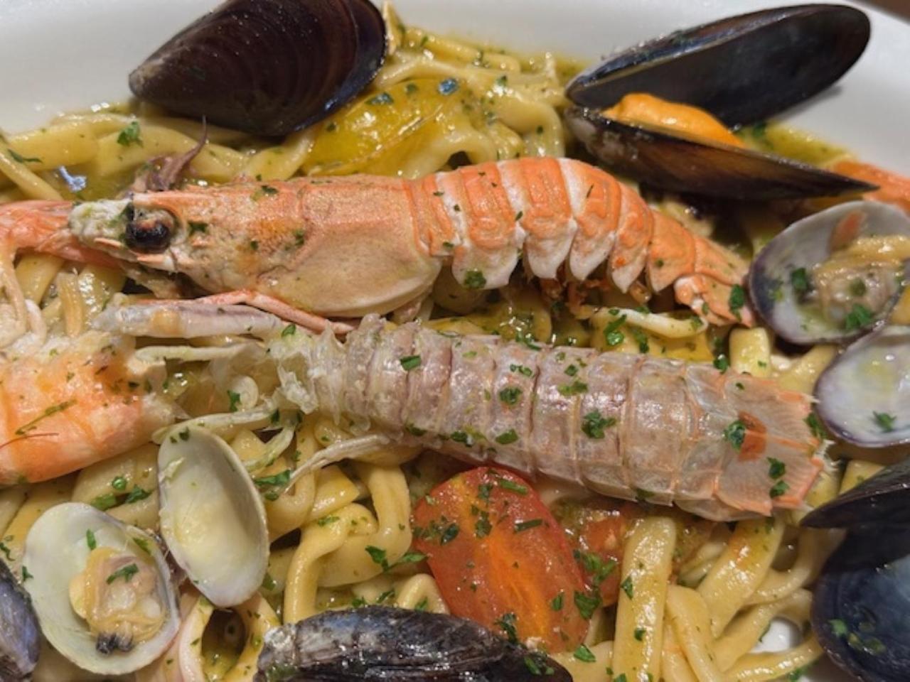 Hotel Ristorante Milton Вараце Екстериор снимка