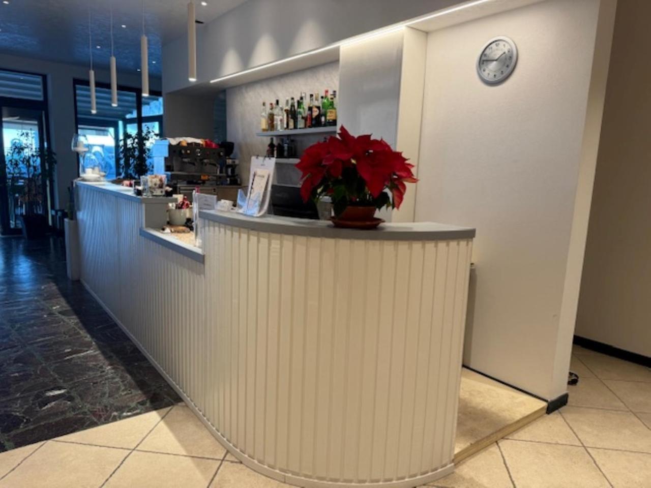 Hotel Ristorante Milton Вараце Екстериор снимка