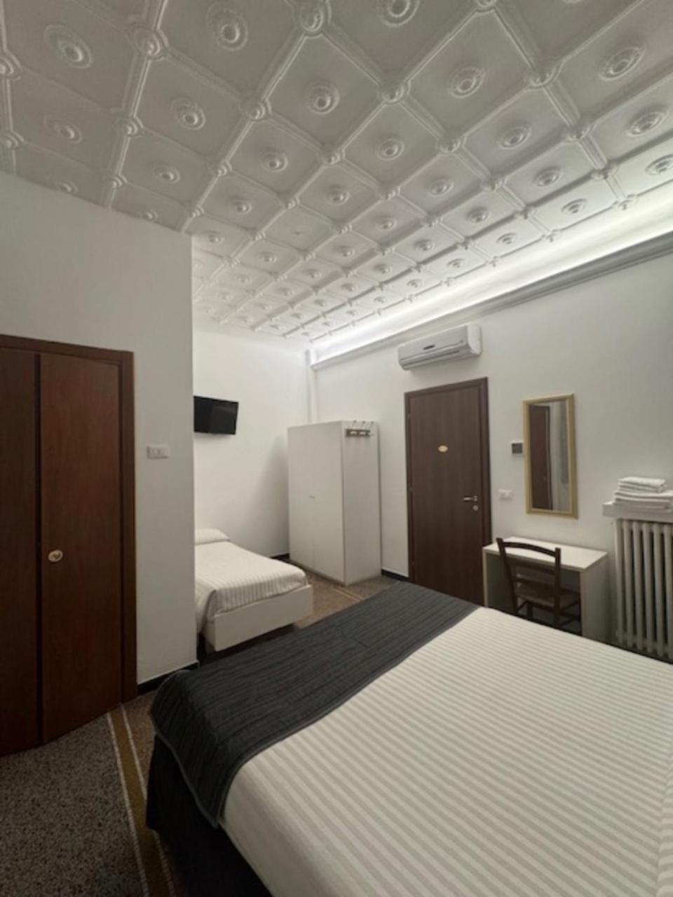Hotel Ristorante Milton Вараце Екстериор снимка