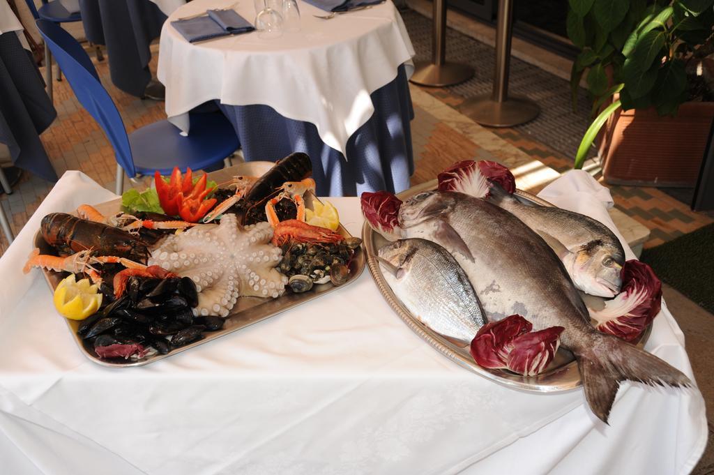 Hotel Ristorante Milton Вараце Екстериор снимка