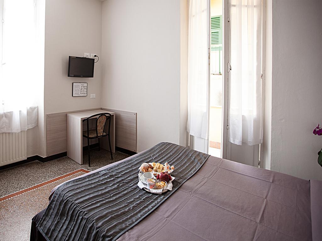 Hotel Ristorante Milton Вараце Екстериор снимка