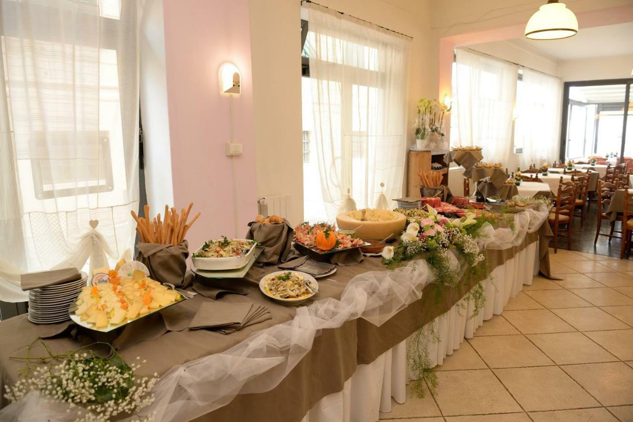 Hotel Ristorante Milton Вараце Екстериор снимка