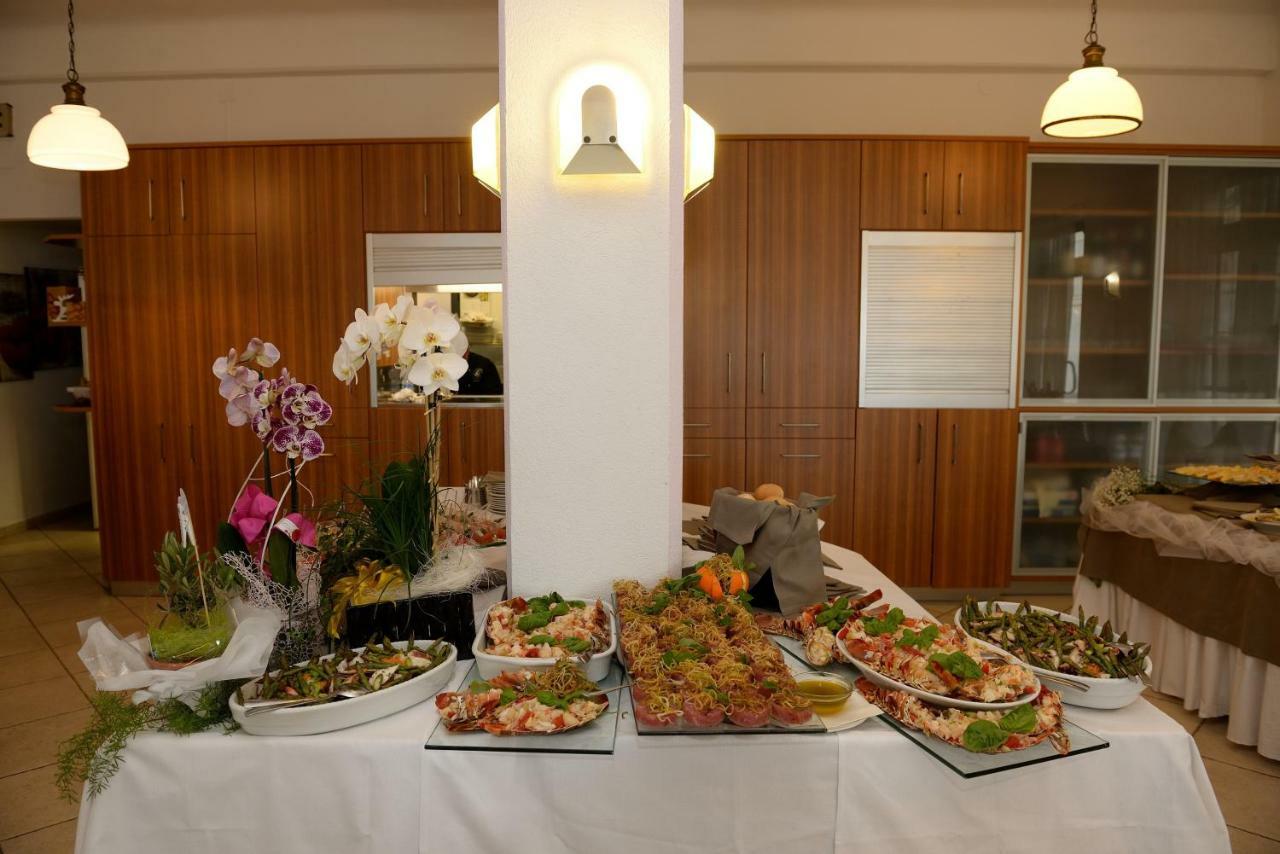 Hotel Ristorante Milton Вараце Екстериор снимка