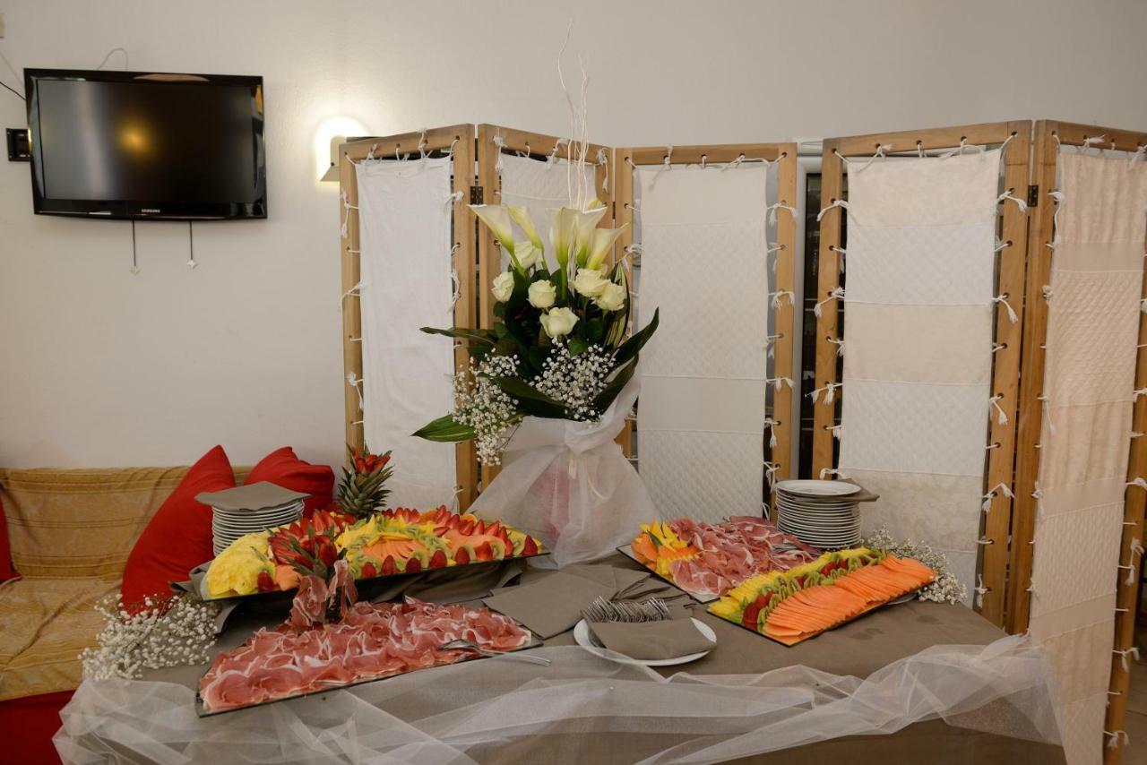 Hotel Ristorante Milton Вараце Екстериор снимка